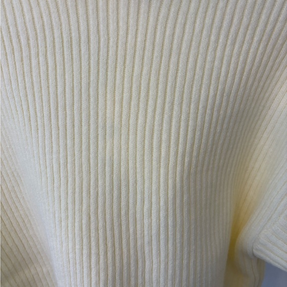 New Cream Ribbed Cropped Turtleneck Sweater Size Small - Picture 5 of 10